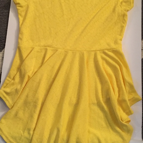 NWT Yellow Peplum Top - Picture 4 of 6